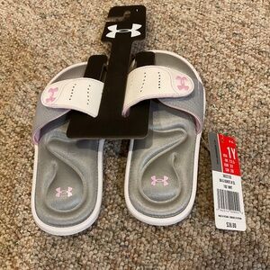 UNDER ARMOUR YOUTH SLIDES SIZE 1 NWT